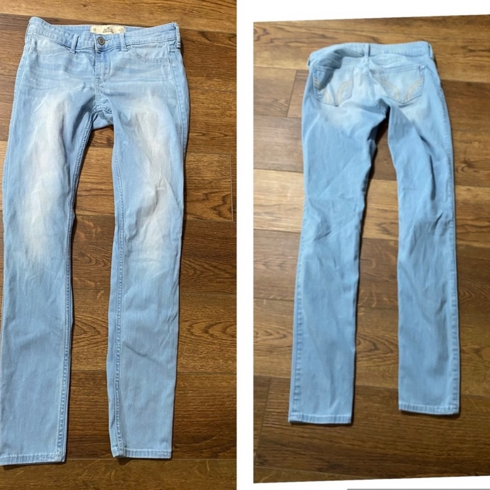 Hollister light wash ladies skinny jeans are a size 1R.